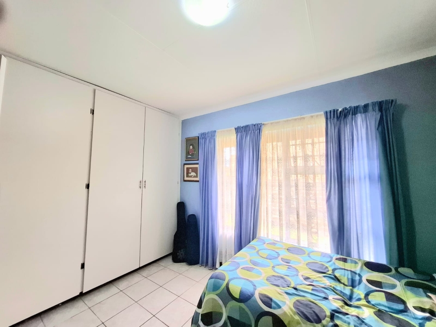 6 Bedroom Property for Sale in Gonubie Eastern Cape